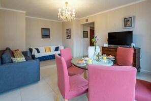 Comfort Apartment, Balcony, Garden View | In-room dining