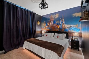 6 quartos, ferros/tábuas de passar roupa, berço de viagem
