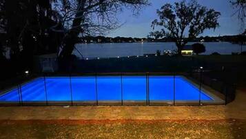 Piscine extérieure, piscine chauffée