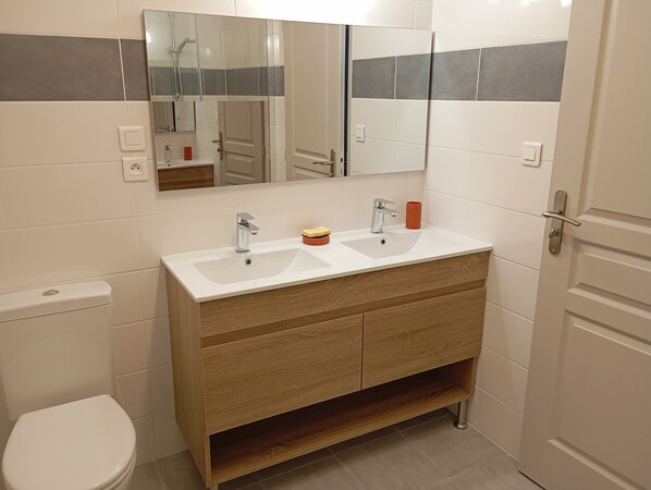 Shower, hair dryer, towels, toilet paper