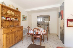 Dining - Apartment 'À Ria-sirach' with Mountain View, Shared Terrace and Wi-Fi (Ria-Sirach)