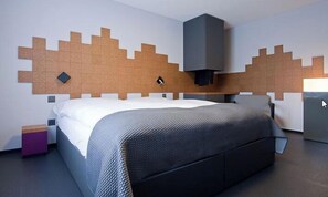 Individually decorated, individually furnished, desk, laptop workspace - Hotel Rebstock - Self-Check-in (Wolhusen)