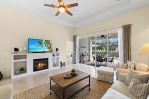 Smart TV, DVD player, books, stereo - Seaside Villa Golfers Delight South facing, quiet location, privacy, heated pool (Cape Coral)