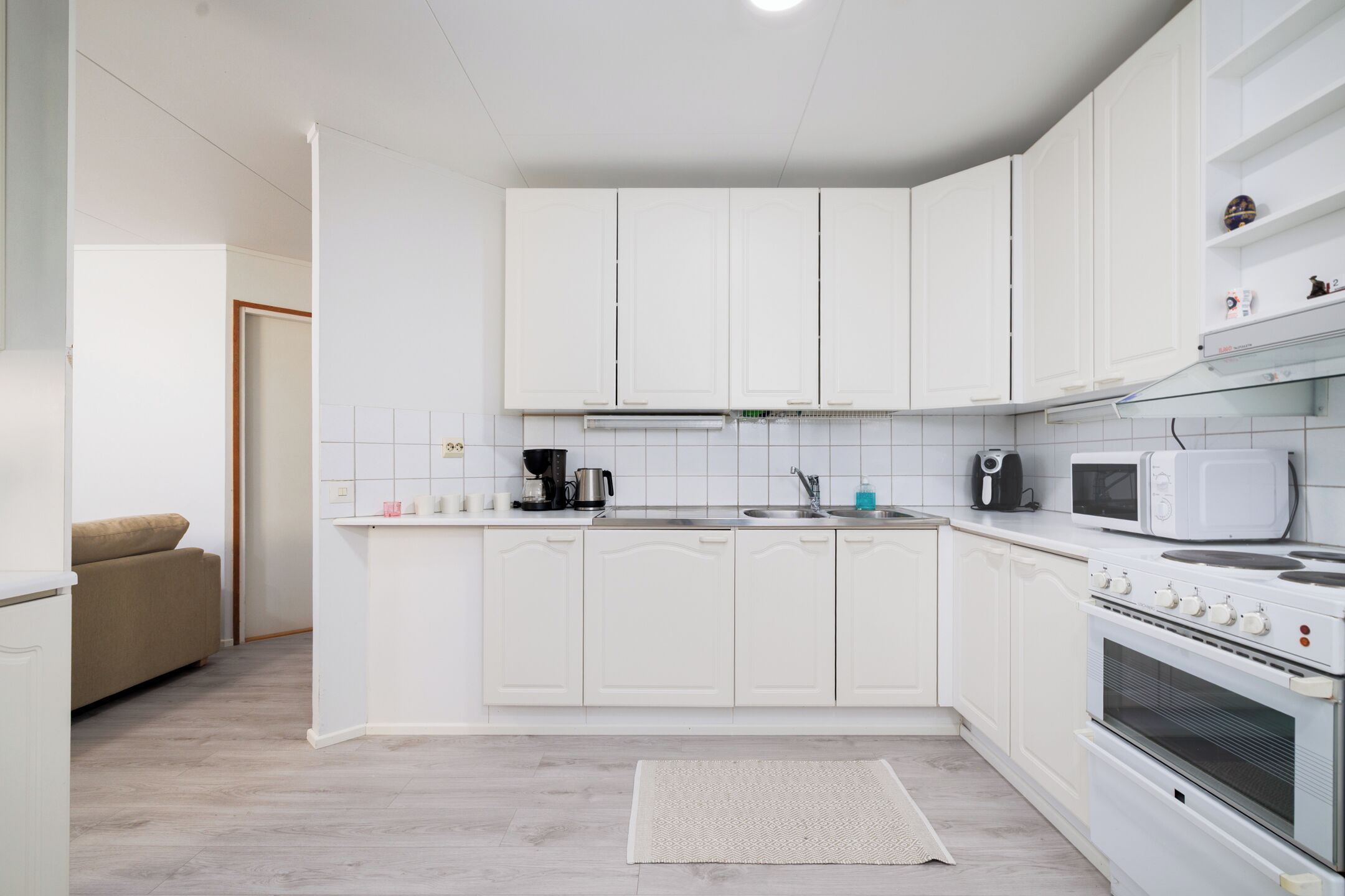 Basic Apartment | Private kitchen | Full-size fridge, microwave, oven, stovetop