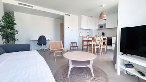 1 habitación, tabla de planchar con plancha, wifi y ropa de cama 