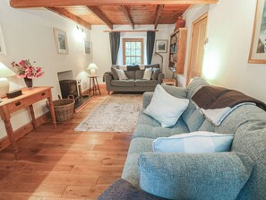 Living area - 1 Rowes Cottages (Penzance)