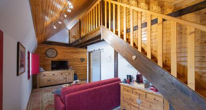 Cupidon Guest Room with Mountain View, Wi-Fi, and Air Conditioning
