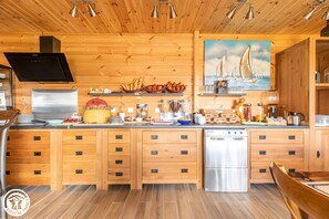 Dining - Bed and Breakfast 'Chambre Michaël' with Mountain View, Shared Garden and Air Conditioning (Singles)