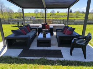 Terrace/patio - Bed and Breakfast 'Chambre Raphaël' with Mountain View, Wi-Fi and Air Conditioning (Singles)