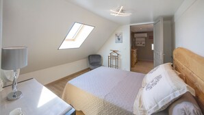 2 bedrooms, WiFi, bed sheets - “Chambre Raphaël” Guest Room with Mountain View, Wi-Fi, and Air Conditioning (Singles)