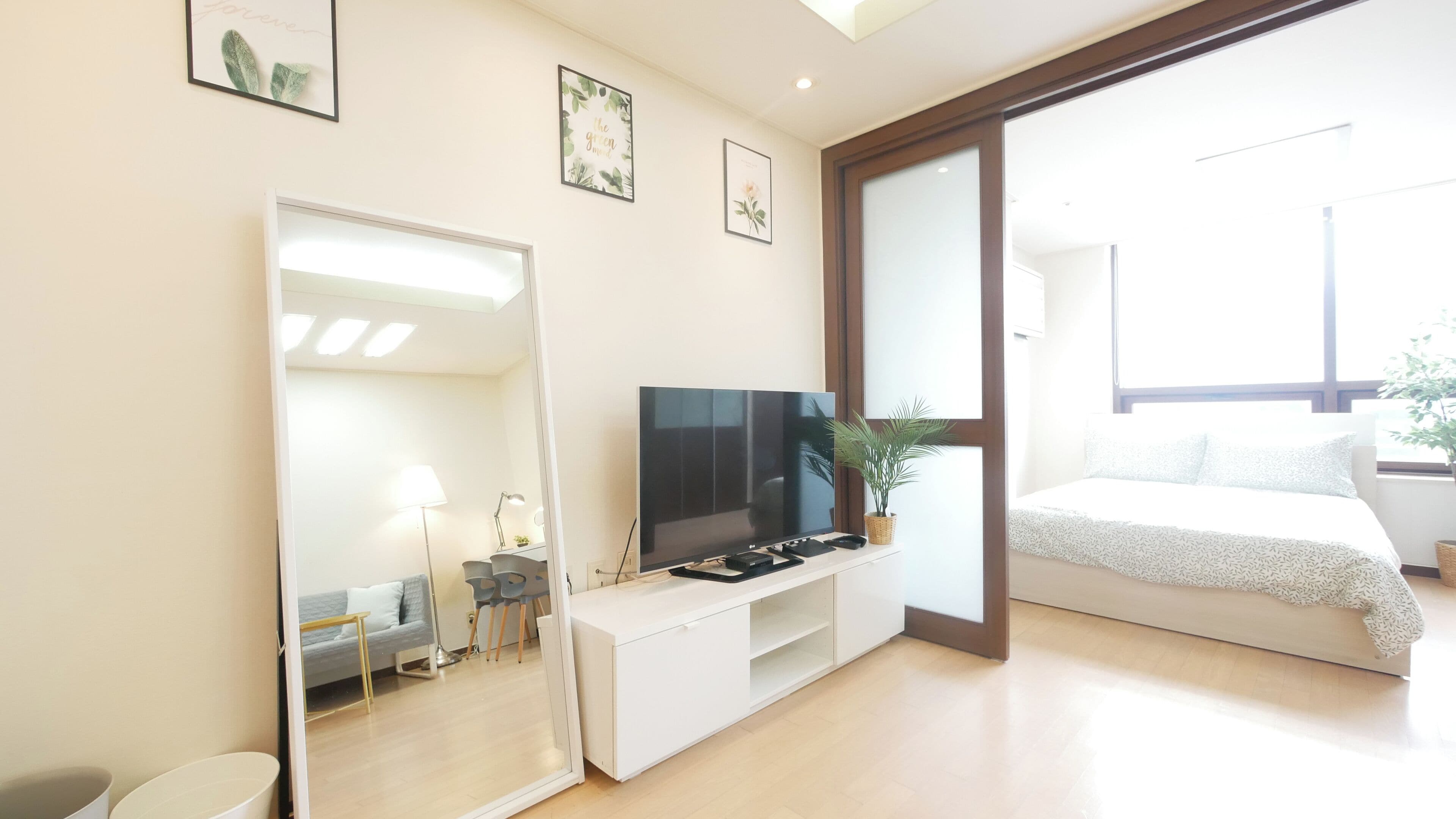 1 bedroom, iron/ironing board, WiFi (free), bed sheets
