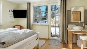 3 bedrooms, iron/ironing board, WiFi, bed sheets - Holiday Home Feldberg in the Black Forest with Mountain Views, Terrace and Wi-Fi (Feldberg-Falkau)