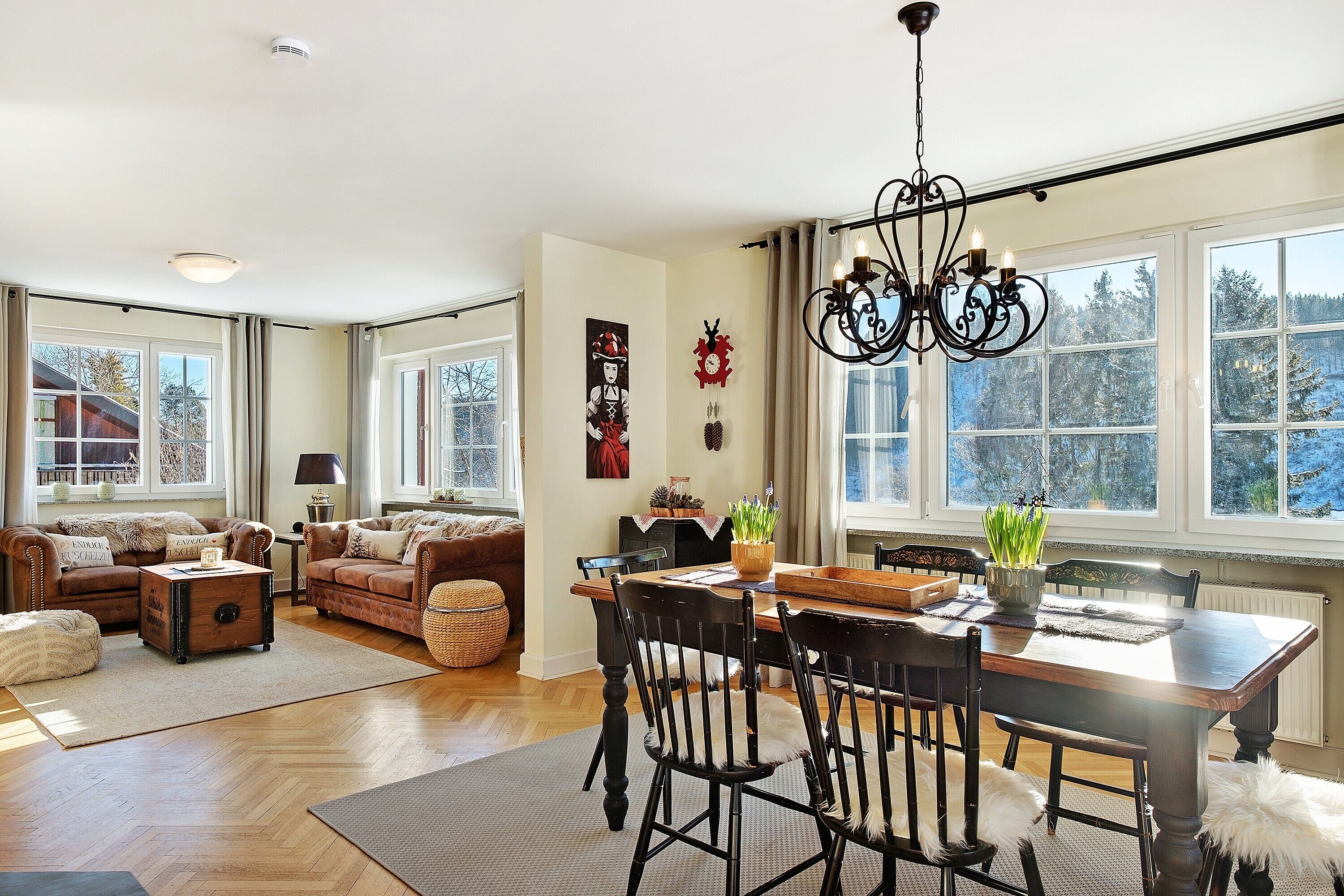 Fernseher, Kamin, Tischtennisplatte