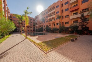 Exterior - Modern 2BR Apartment with Pool - 3 Min to Train Station (Marrakech)