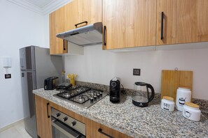 Fridge, oven, stovetop, coffee/tea maker - Modern 2BR Apartment with Pool - 3 Min to Train Station (Marrakech)