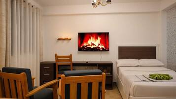 Classic-Studio | Wohnbereich | 32-Zoll-Smart-TV mit Digitalempfang