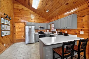 Fridge, microwave, oven, stovetop - Family Cabin | Hot Tub, Rock Wall & Bunk Beds (Pigeon Forge)