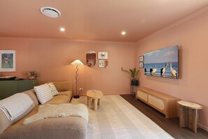 Living area - A modern, stylish duplex designed for easy holiday living in peaceful Amity (Amity)