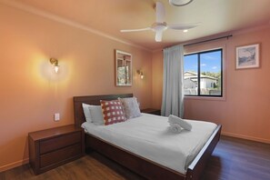 Room - A modern, stylish duplex designed for easy holiday living in peaceful Amity (Amity)