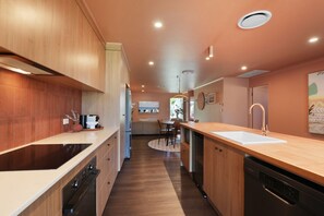 Private kitchen - A modern, stylish duplex designed for easy holiday living in peaceful Amity (Amity)