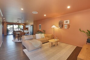 Living area - Welcome to Roy and Estelles House (Amity)