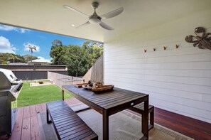 Outdoor dining - Welcome to Roy and Estelles House (Amity)