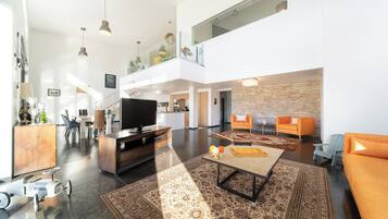 TV connectée, livres, chaßne hi-fi