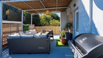 Deluxe Villa, Balcony, City View | Balcony