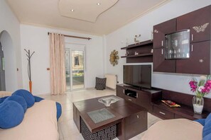 Deluxe-Villa, Balkon, Stadtblick | Wohnbereich