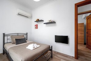 Deluxe Villa, Balcony, City View | In-room safe, soundproofing, iron/ironing board, free WiFi