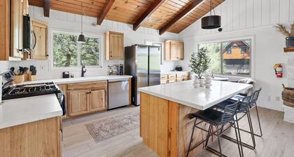 Summit Ridge • Sauna, Spa & Sports Court • Private Trailheads Near Snow Summit