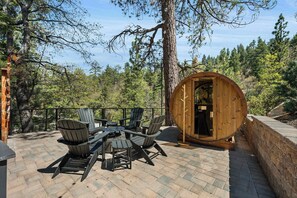 Outdoor dining - Summit Ridge • Walk to Slopes (Big Bear Lake)