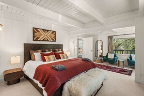 4 habitaciones, tabla de planchar con plancha, cuna de viaje y wifi 