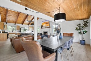 Dining - Summit Ridge • Walk to Slopes (Big Bear Lake)