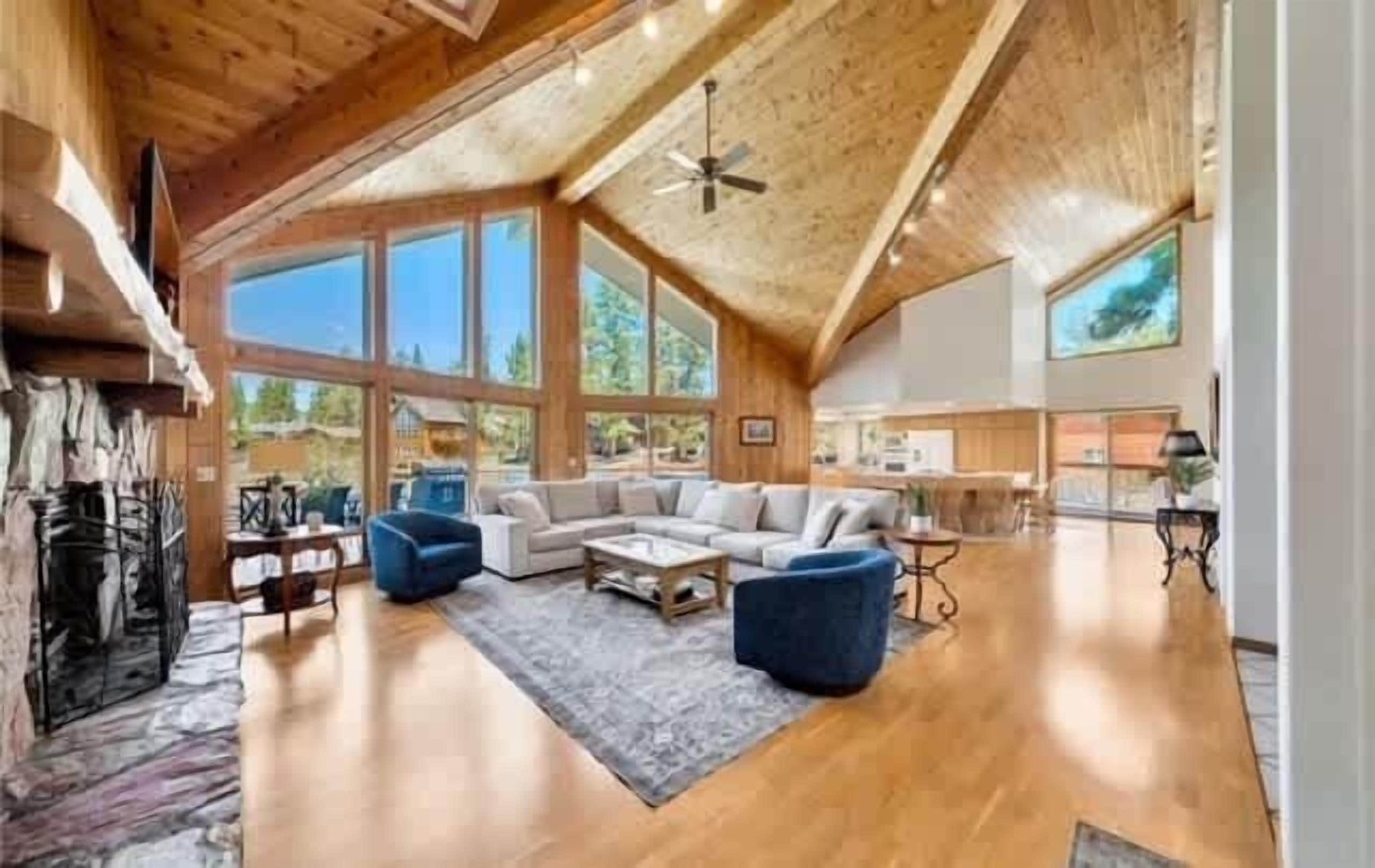 Fernseher, Kamin, Arbeitsbereiche