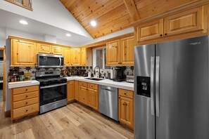 Refrigerador, microondas, horno y parrilla de estufa 