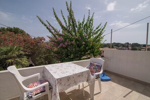 Outdoor dining - Sestavine House / Bastinac 1 (Veli Lošinj)