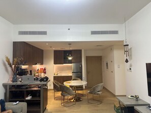 Signature-huoneisto, 1 makuuhuone, tupakointi kielletty, merinäköala | Olohuone