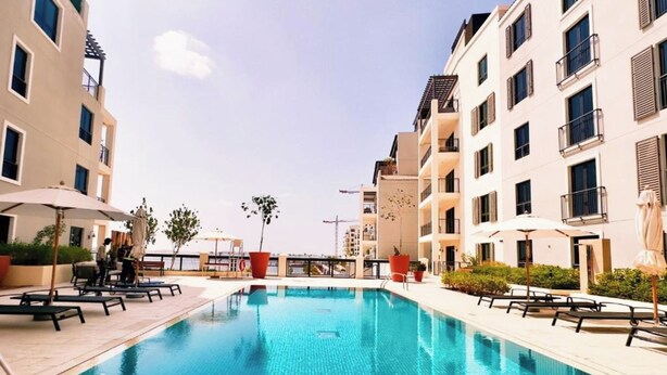 Outdoor pool - La Cote B5 110 (Dubai)