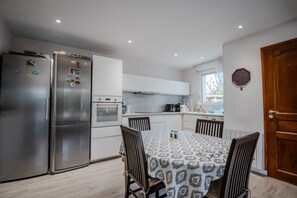 Cafetera y tetera y tetera eléctrica 