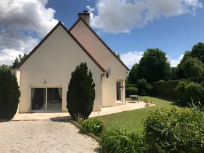Exterior - Guest Room in Louvigny with Wi-Fi, Garden, and Breakfast Included (Louvigny)