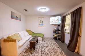 TV, books - Welcome to Super Frog Cottage!Fully fenced & gated 1.5 acre country get away. (Blue Ridge)