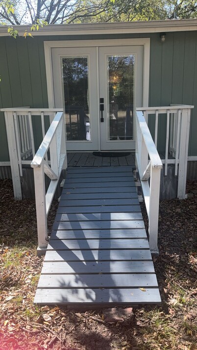 Welcome to Super Frog Cottage!Fully fenced & gated 1.5 acre country get away.