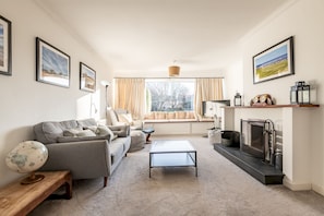 TV, fireplace, DVD player - Kingsmuir | Elie | 4 Bedroom House (Elie)