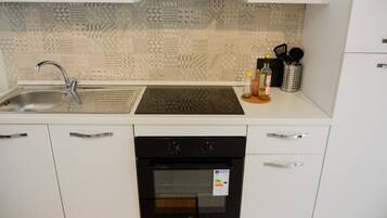 Kylskåp, ugn, spishäll och diskmaskin