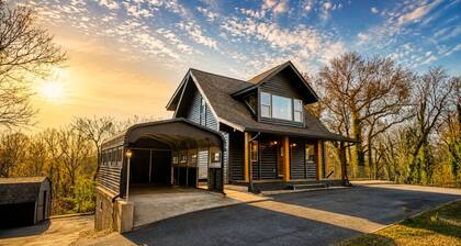 The Black Log Cabin - Hot Tub & Game Room