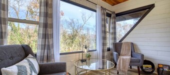 The Black Log Cabin - Hot Tub & Game Room