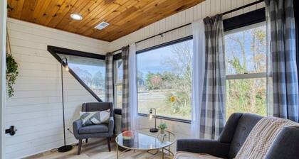 The Black Log Cabin - Hot Tub & Game Room