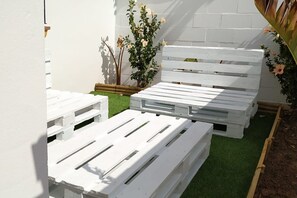 Terrace/patio - Chalet Chaparrillo Conil Rentals with Private Pool, Wi-Fi, and Air Conditioning (Cádiz)