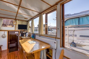 Dining - Péniche 'Bateau Gré' with Private Terrace (Saint-Gilles)